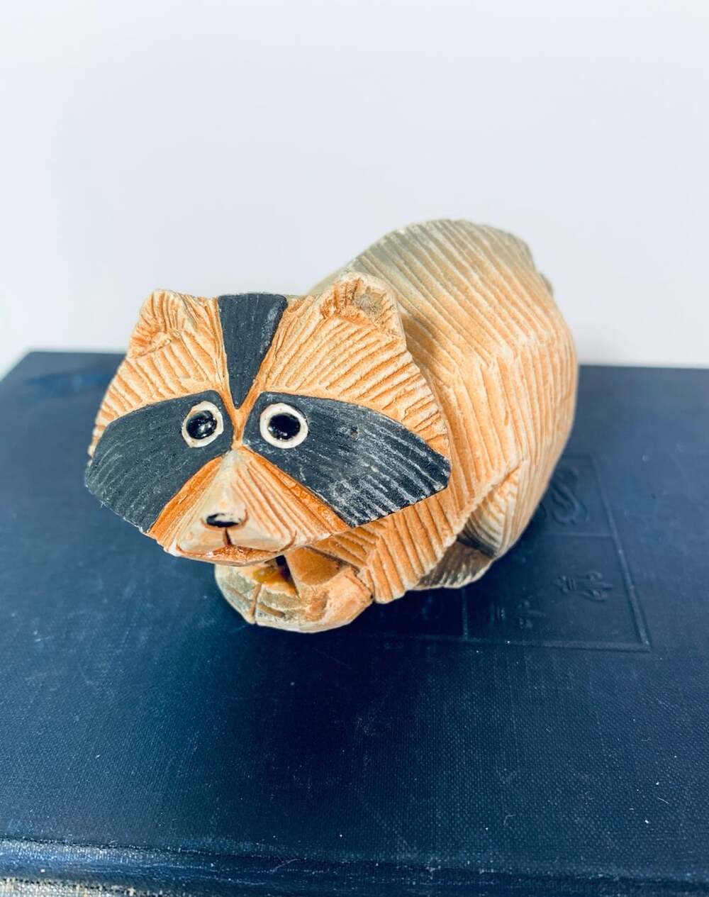 Raccoon Figurine statue Artesania